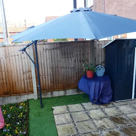 Spacious 4 Bed Maisonette Close To Salford Quays And With Smart Tvs And Netflix Perfect For Families And Contractors * Mánchester