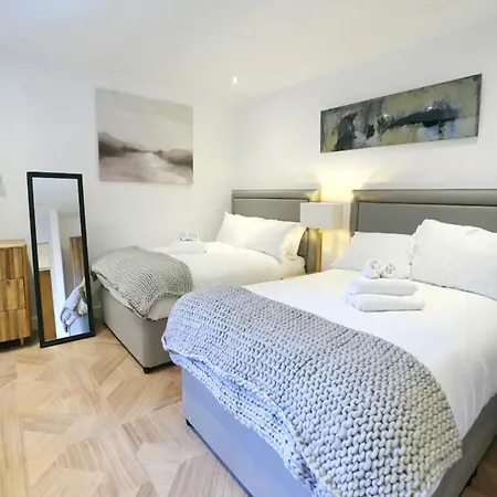 Ξενοδοχείο με διαμερίσματα Super King Penthouse Minutes From Arndale Centre - Pass The Keys