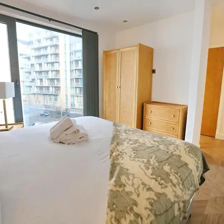 Super King Penthouse Minutes From Arndale Centre - Pass The Keys Ξενοδοχείο με διαμερίσματα