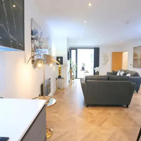 Super King Penthouse Minutes From Arndale Centre - Pass The Keys Ξενοδοχείο με διαμερίσματα 4*