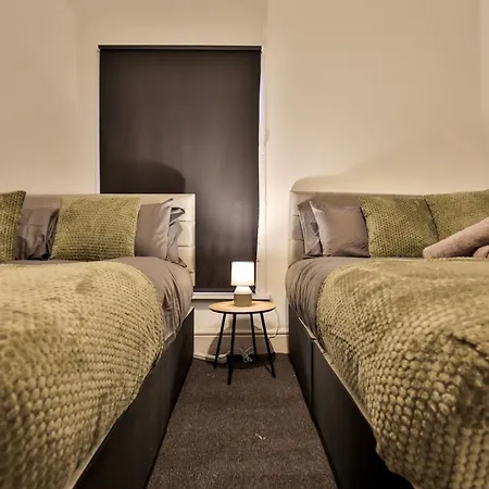 Athol House, Near Old Trafford, Free Parking Holiday home Manchester