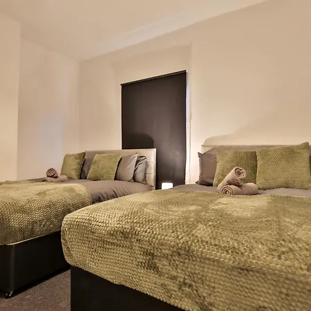 Athol House, Near Old Trafford, Free Parking Holiday home Manchester