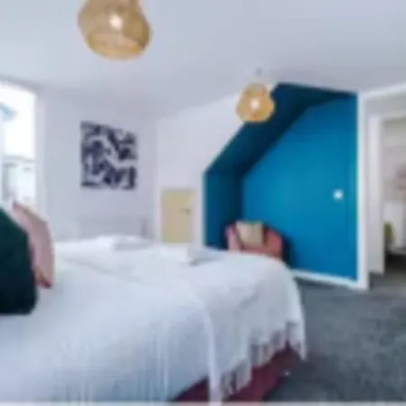 Stylish House In With Pool Table Μάντσεστερ