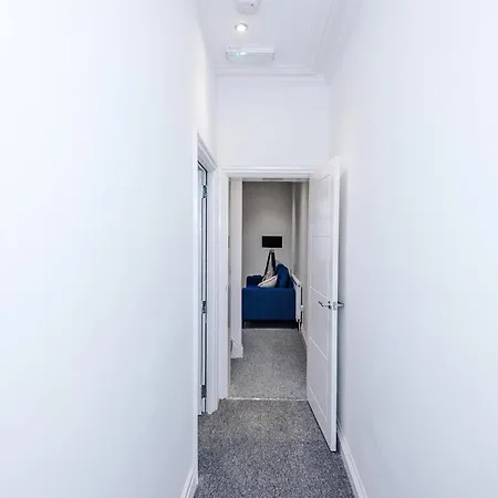 Tatil Evi 3 Bed House - Free Parking - Free Wifi Manchester