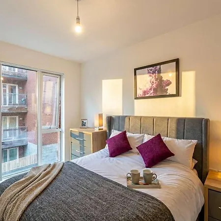 Convenient 2 Bedroom * Манчестер