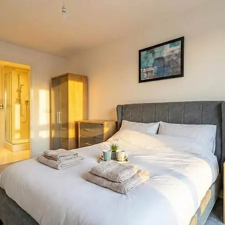 Convenient 2 Bedroom * Манчестер