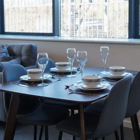 Spacious Salford Quays Apartment, Prime Location Apartment Manchester