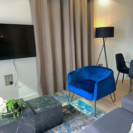 Riverview - Balcony - 4 Guests - Near Old Trafford