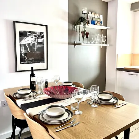 Serviced Near Ao Arena * Manchester