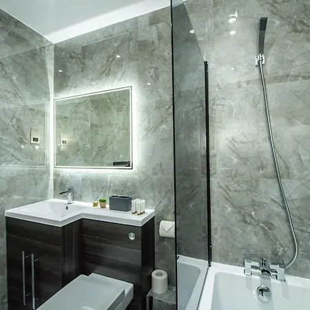 *superb Location* 18th Floor