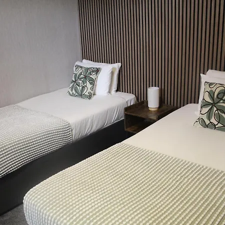 Mitre Centre מלון 3*