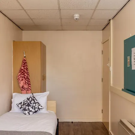 John Lester And Eddie Colman Courts In Salford * مانشستر