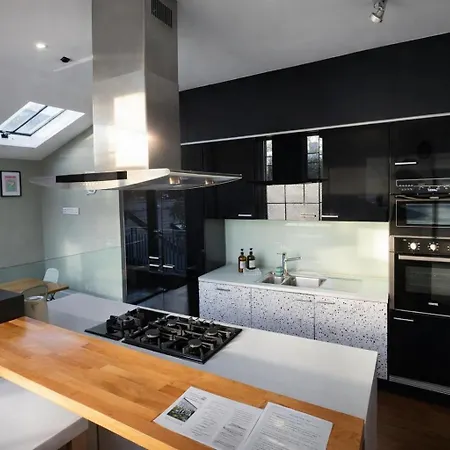 Manchesters Ultimate House - Hot Tub - Sleeps 22!