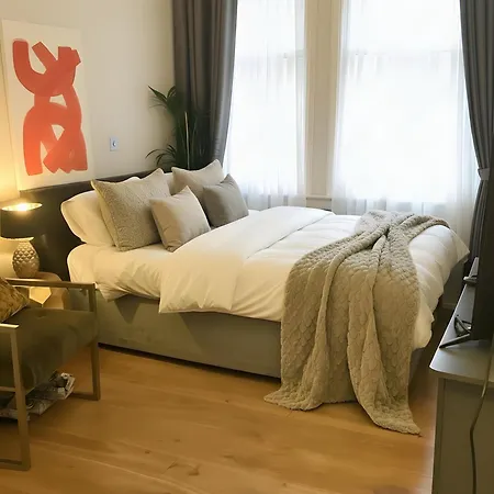 Piccadilly Private And Bathroom