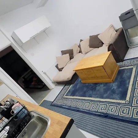 Cosy - Fresh New Master Bedroom Sleeps 3 Guests - 3 Adults ゲストハウス