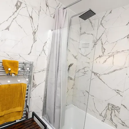 Elegant And Modern 3 Double Bedroom Near Centre Entire House Parking Manchester