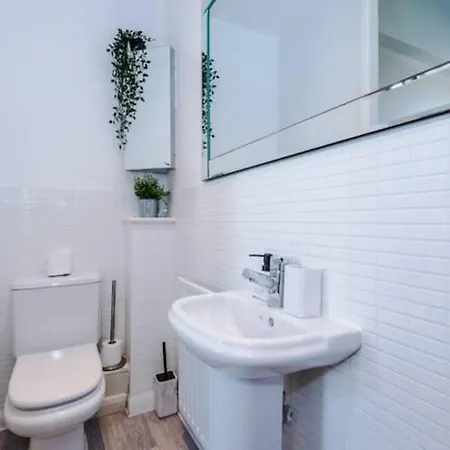 Tatil Evi Modern House - Sleeps 6 - Free Parking - Near Etihad Stadium - Coop Live Manchester