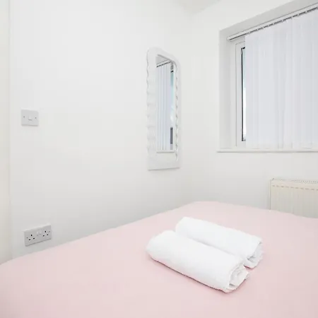 Σπίτι διακοπών Spacious 4br In With Parking & Wi-fi