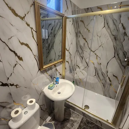 Δωμάτια σε οικογενειακή κατοικία Luxury Free Wifi Old Trafford *