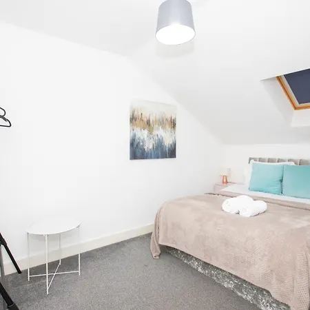 Σπίτι διακοπών Spacious 4br In With Parking & Wi-fi *