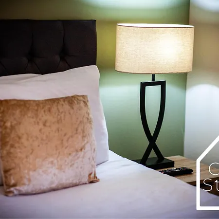 Spacious 3 Bed With Pac-man, Darts And 2 Parking Spaces * Manchester