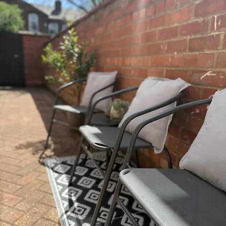 The Haven Sleeps 10 Near Centre Breakfast Hamper Included