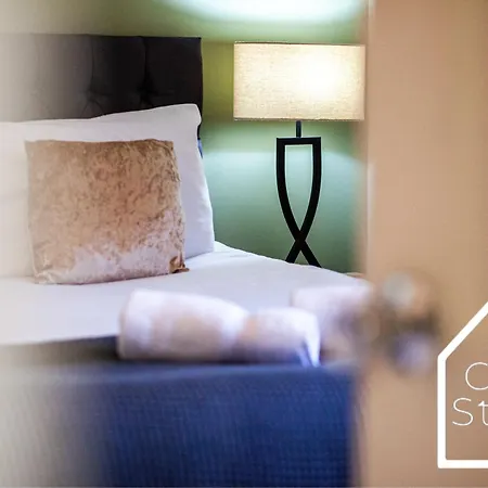 Spacious 3 Bed With Pac-man, Darts And 2 Parking Spaces