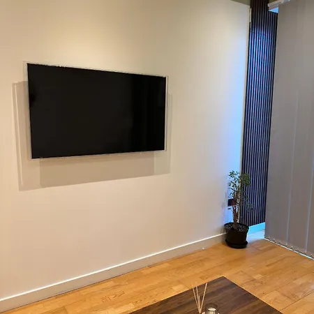 Modern Next To Ao Arena - Parking - Local Attractions Apartamento *