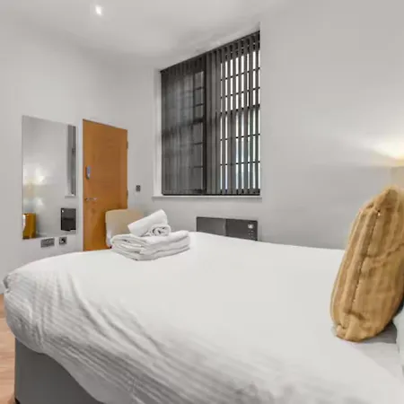 Duplex - Walk Ao Arena & Deansgate - Pass The Keys