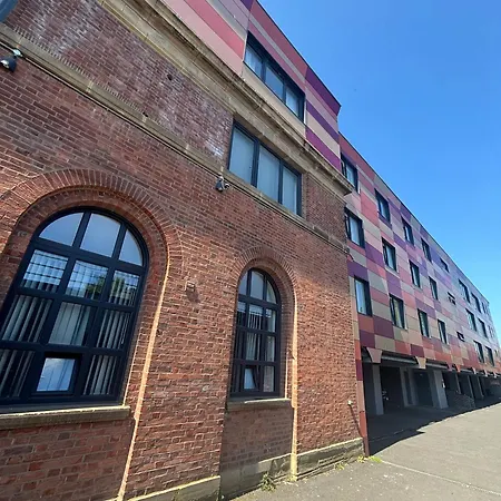 Salford Quays 4 Guests / Parking *