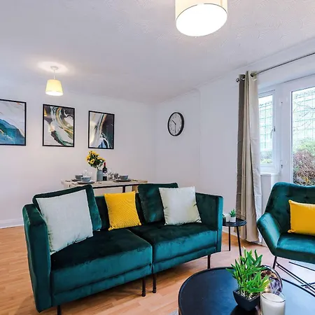 Comfy 1br In Salford, Kitchen, Wifi And Parking *