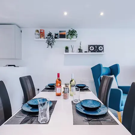Daire Spacious In Mcr - Free Parking, Ps5 & Superfast Wifi