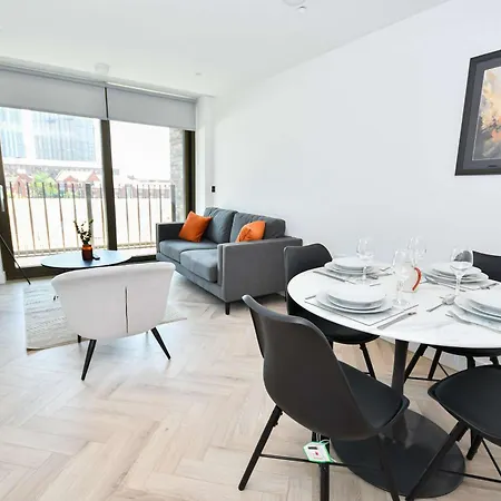 Contemporary 2 Bed דירה