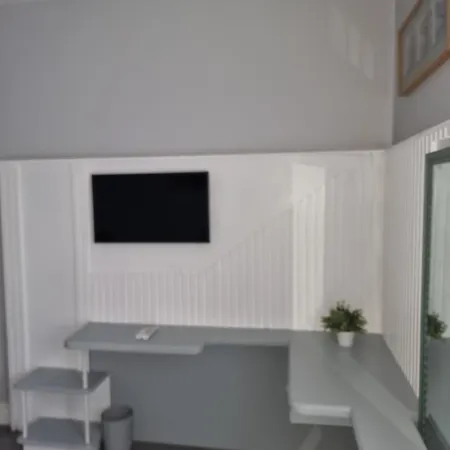 Newly Refurbished 2- Bed Stylish Апартаменты *