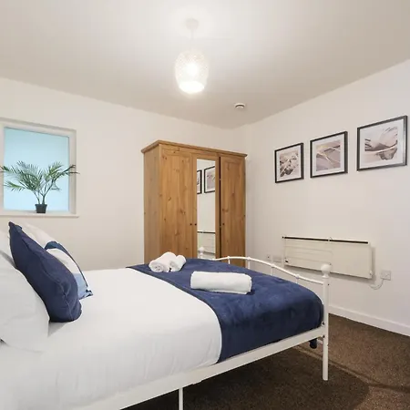 Modern 2 Bed With Balcony By Arndale Manchester