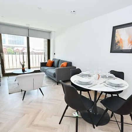 Contemporary 2 Bed *