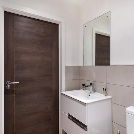 Zeni, Alexandra Rise Smart