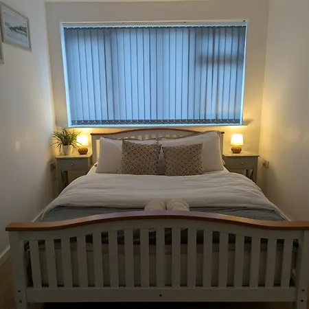 Newly Furnished Near Centre *