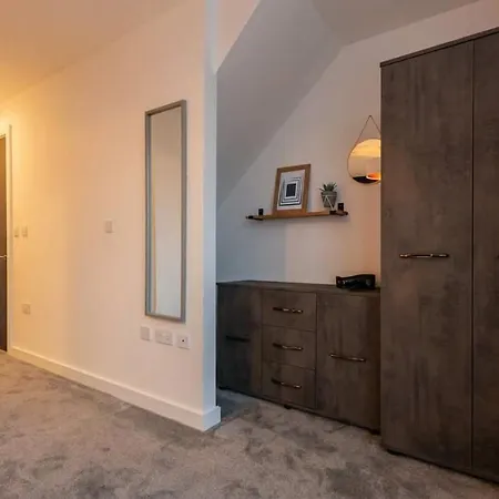 Modern & Spacious 2 Bed By Old Trafford *