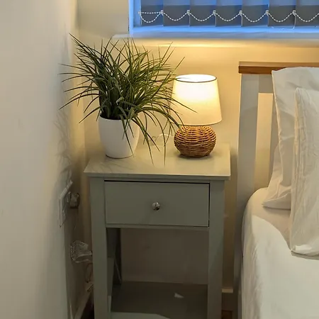 Apartment Newly Furnished Near Centre *