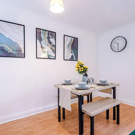 Comfy 1br In Salford, Kitchen, Wifi And Parking Apartamento *