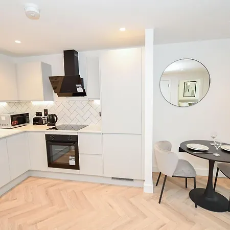 דירה Modern 1 Bed Flat In W Balcony