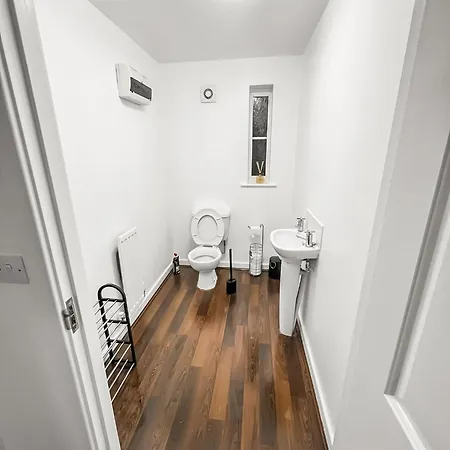 Apartment New Getaway House With 2 Free Parking