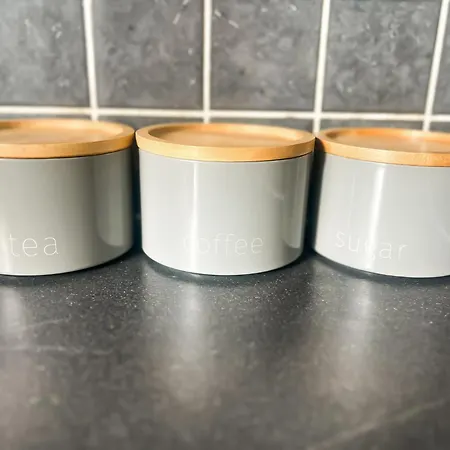 New Getaway House With 2 Free Parking Apartment