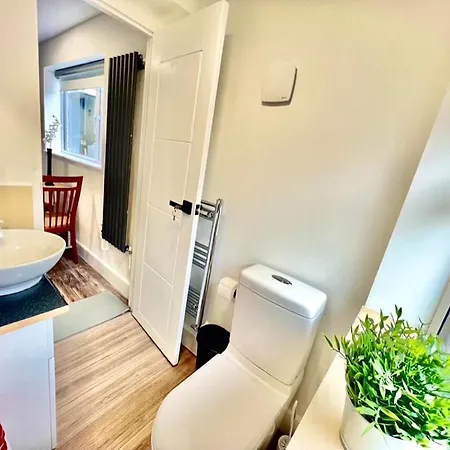 Lux Shared Flat With 2 Private Bedrooms And 2 Private En-suite Bathrooms Διαμέρισμα *