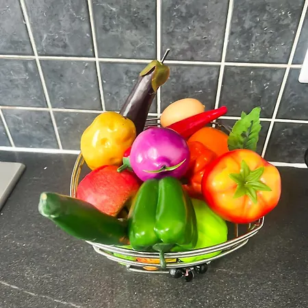 New Getaway House With 2 Free Parking