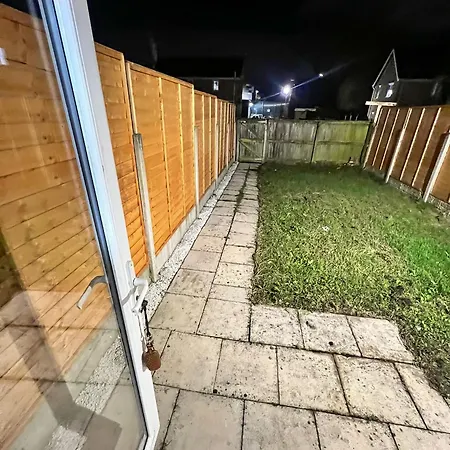 New Getaway House With 2 Free Parking *