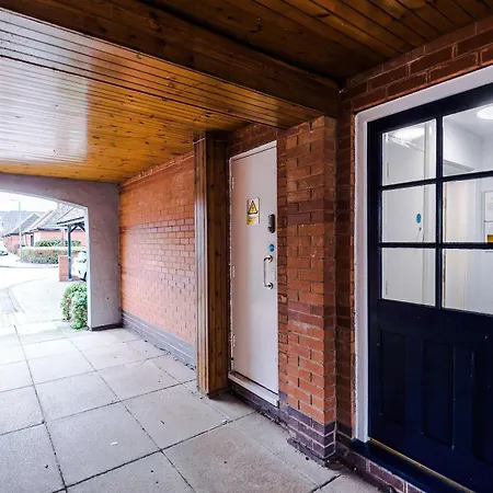 Comfy 1br In Salford, Kitchen, Wifi And Parking *