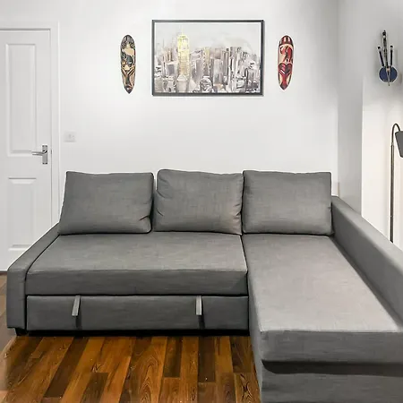 Apartment New Getaway House With 2 Free Parking Manchester