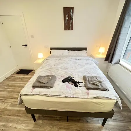 Lux Shared Flat With 2 Private Bedrooms And 2 Private En-suite Bathrooms Μάντσεστερ